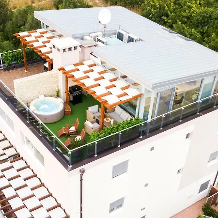 Luxury Penthouse With Seaview Apartment