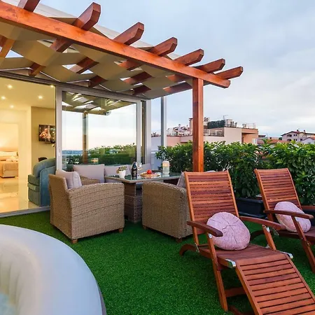 Luxury Penthouse With Seaview Apartment