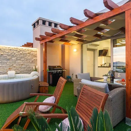 Luxury Penthouse With Seaview Apartment *